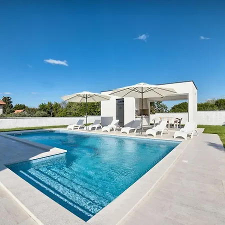 In With Swimming Pool *