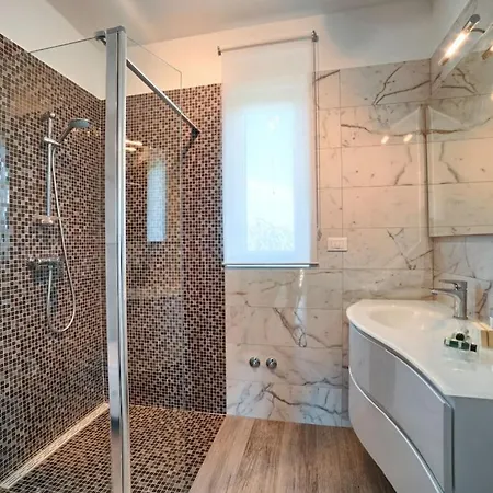 Vila In With Swimming Pool Pula