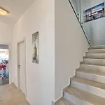 In With Swimming Pool Villa Pola