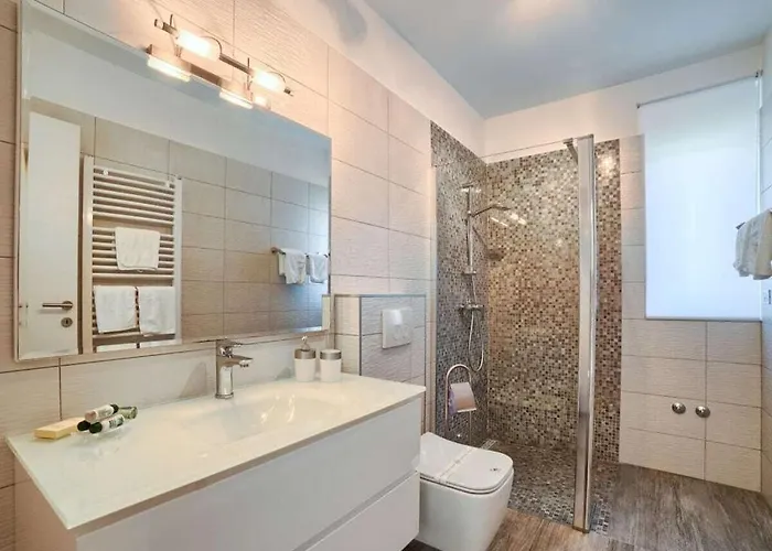 Villa In With Swimming Pool Pula