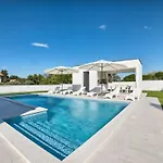 In With Swimming Pool *