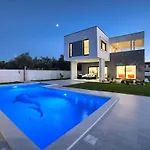 In With Swimming Pool